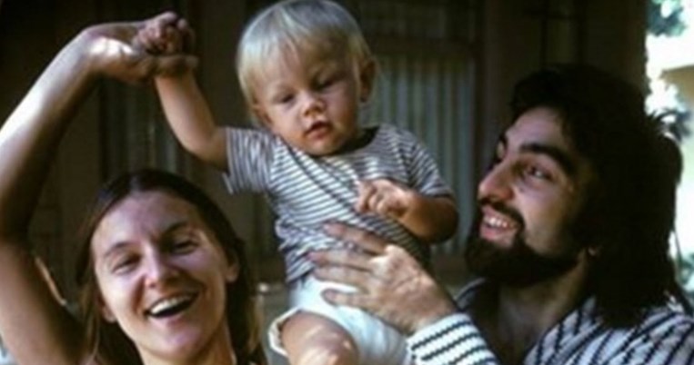 Γιατί φρίκαραν όλοι με την παιδική φωτογραφία του Leonardo DiCaprio; 