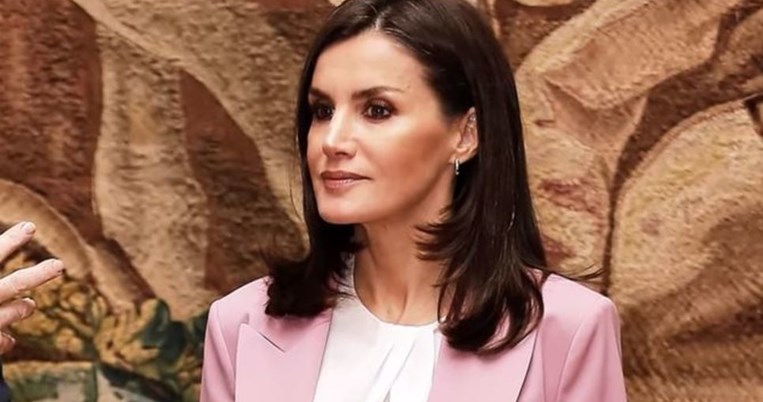 Η βασίλισσα Λετίσια όρισε το νέο στυλ κοστουμιού που μπορούμε (και πρέπει) να φοράμε οι γυναίκες