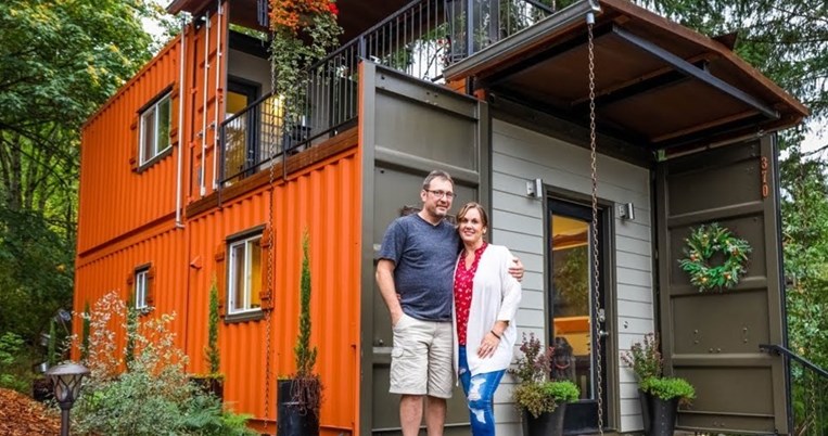 Για μία ζωή χωρίς χρέη. Ζευγάρι φτιάχνει το τέλειο σπίτι από κοντέινερ αντί να πάρουν δάνειο
