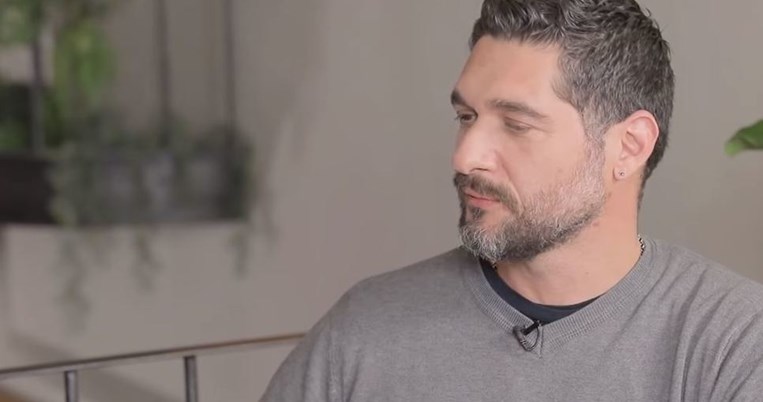 Πάνος Ιωαννίδης: «Μικρός ήμουν άγριο νιάτο, με μακριά μαλλιά»