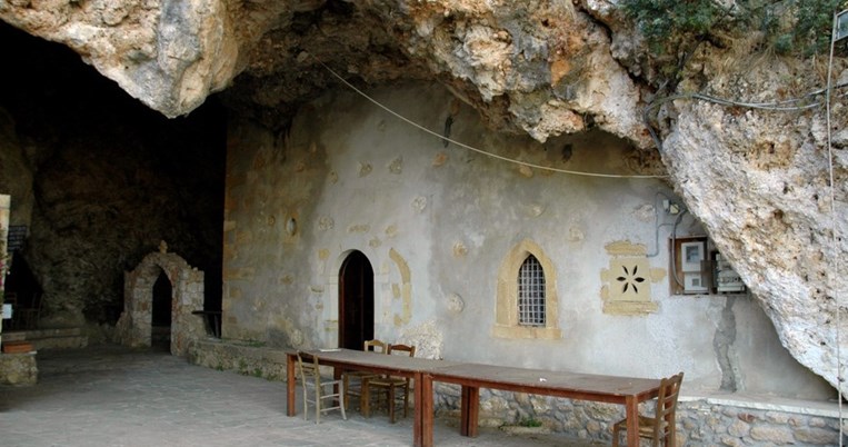 Μοναδική εμπειρία: Σε αυτό το μέρος της Ελλάδας τα Χριστούγεννα γιορτάζονται μέσα σε μια σπηλιά