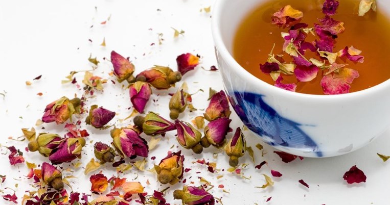 Ο άγνωστος κίνδυνος που κρύβει το τσάι. Σε ποιες περιπτώσεις πρέπει να αποφεύγεις την κατανάλωσή του