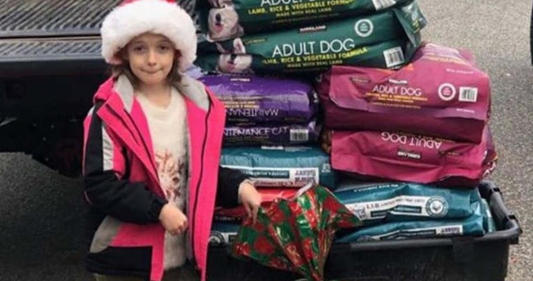 Η 8χρονη που αντί για δώρο Χριστουγέννων ζήτησε χρήματα για να αγοράσει τροφές για τα αδέσποτα