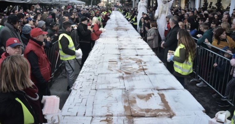 Στο Περιστέρι η μεγαλύτερη βασιλόπιτα της Ευρώπης. 5 τόνοι και 35.000 κομμάτια