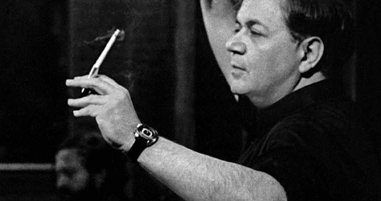 «Ο μύθος των Χριστουγέννων κρατιέται με τη βία»: Όταν ο Μάνος Χατζιδάκις σχολίαζε την εποχή