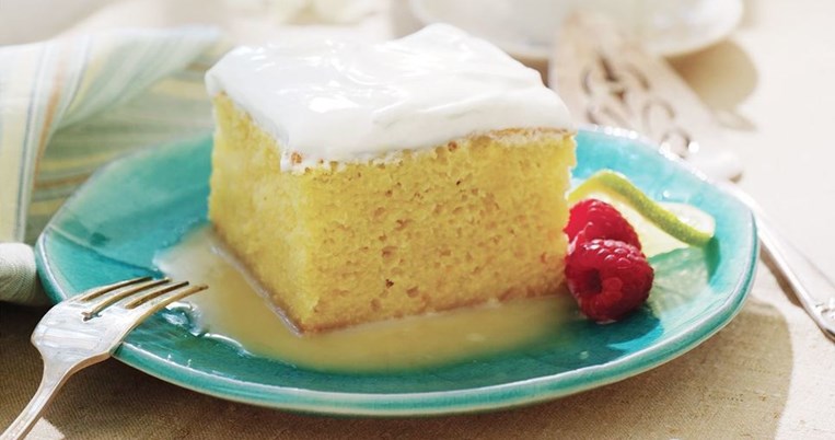 Μαλακό, αφράτο και υδαρές: Το «ψαγμένο» κέικ με ζαχαρούχο γάλα χωρίς βούτυρο είναι πεντανόστιμο 