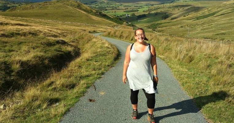 Πρώτα νίκησε τον καρκίνο και τώρα γυρίζει την Ευρώπη με τα πόδια για έναν σημαντικό σκοπό