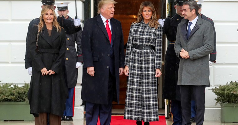 Ξανά αντιμέτωπες. Τι φόρεσαν Μαρέβα Μητσοτάκη και Μελάνια Τραμπ στην επίσκεψη στον Λευκό Οίκο