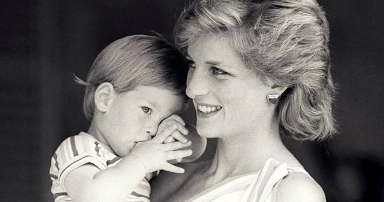 «Χάρι, σιωπή». Όταν η πριγκίπισσα Νταϊάνα μάλωσε δημοσίως τον άτακτο, μικρότερο γιο της