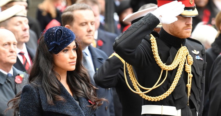 «Σοκαριστικά δυστυχισμένοι»: Το παρασκήνιο της παραίτησης των Χάρι & Μαρκλ από τα βασιλικά καθήκοντα