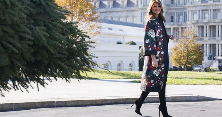 Αρνείται να το κρατήσει: Είναι εντυπωσιακό ότι η Μελάνια Τραμπ αποφεύγει το πιο βασικό αξεσουάρ