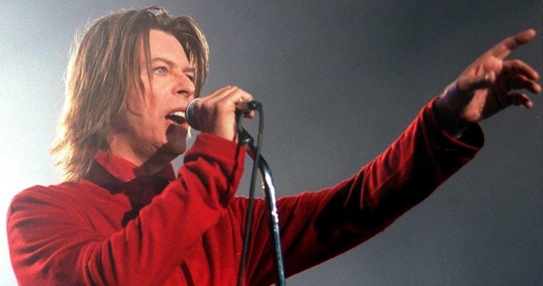 Ο πιο συγκινητικός φόρος τιμής: Καμπάνα εκκλησίας έπαιξε το «Life on Mars» του Ντέιβιντ Μπάουι