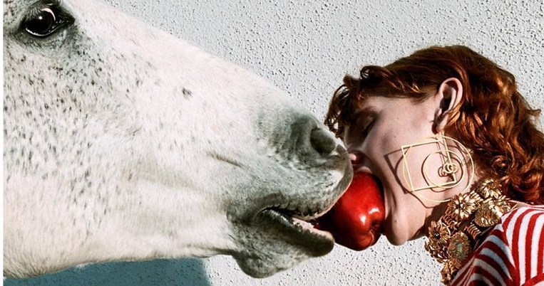 Με ένα άλογο στην πισίνα: Η νέα καμπάνια του Λάνθιμου για τον Gucci είναι ό,τι πιο σουρεαλιστικό