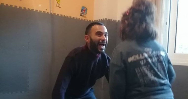 «Η αυτιστική αδερφή μου με έμαθε να ζω»: Η πιο συγκλονιστικά αισιόδοξη ανάρτηση που θα διαβάσετε