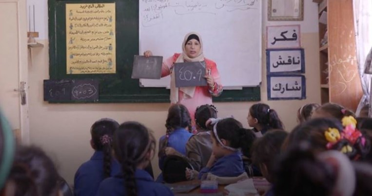 Το σχολείο που βοηθά κορίτσια από τη Συρία με αντάλλαγμα... μια καρέκλα!