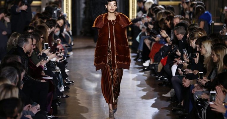 Τα 10 ομορφότερα πανωφόρια που μπορείς να αγοράσεις στις εκπτώσεις. Ξεπουλούν εν ριπή οφθαλμού