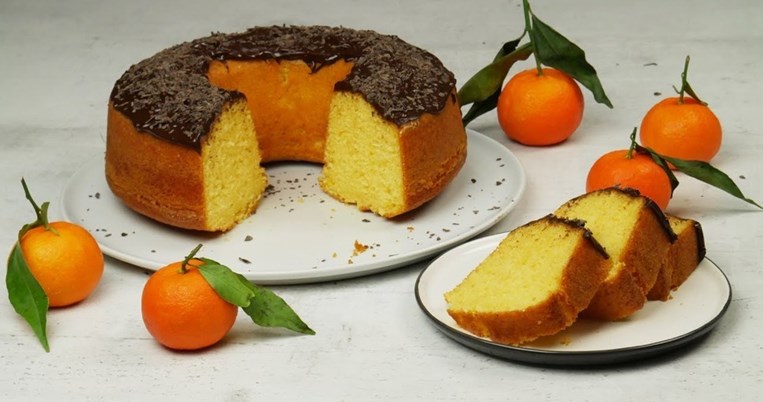 Αφράτο και πανεύκολο κέικ μανταρινιού χωρίς βούτυρο: Το ονειρεμένο γλυκό του χειμώνα 