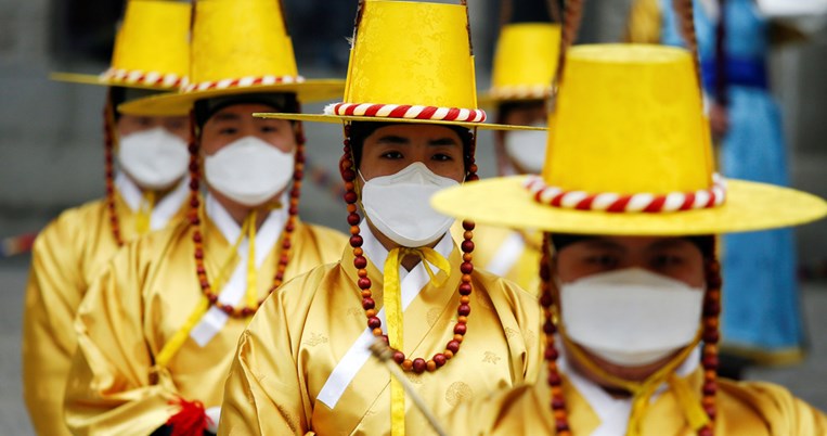 «Χακάρει» τα κύτταρά μας: Η τρομακτική δράση του κορoναϊού στο σώμα μας