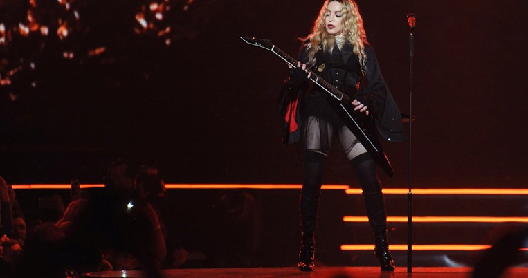 Η Madonna αποκάλυψε μπροστά σε 20.000 φαν της ποιος σύντροφός της την απάτησε και με ποια