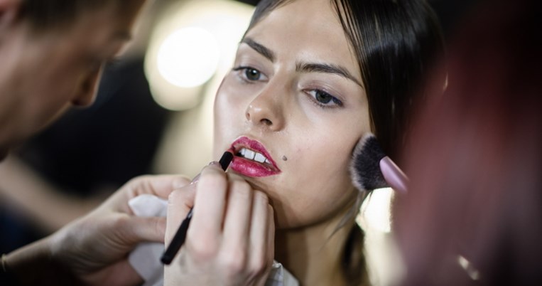 «Είμαι 35 ετών και αν και κοιμάμαι 5 ώρες, μου λένε ότι μοιάζω 27. Αυτά είναι τα μυστικά μου»