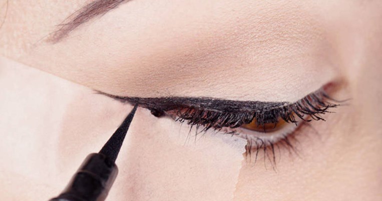  Το κόλπο με το σελοτέιπ για το τέλειο eyeliner 