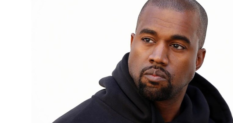 "Ο κόσμος της μόδας είναι τόσο ψεύτικος", δηλώνει έξαλλος ο Kanye West στο twitter. 