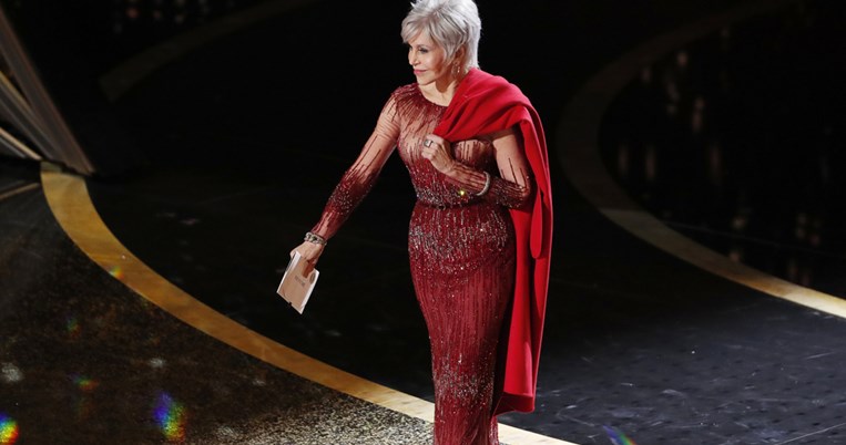 Το νέο λουκ στα μαλλιά της Τζέιν Φόντα είναι ευσεβής πόθος για κάθε κομψή γυναίκα άνω των 60