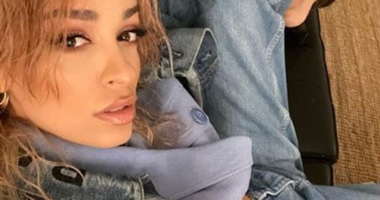 H Ελένη Φουρέιρα στο ιδιωτικό πάρτι του Έλτον Τζον μετά τα Όσκαρ, φορώντας Σίλια Κριθαριώτη