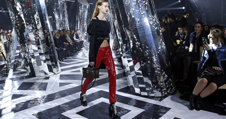 Louis Vuitton: Το πιο εντυπωσιακό show από τις πασαρέλες του Παρισιού