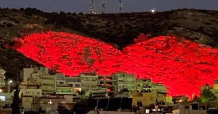 Η καρδιά του «φαντάρου Αλέξανδρου» στο Χαϊδάρι φωτίστηκε κόκκινη