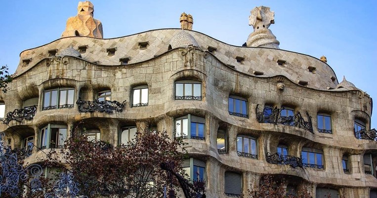 «Μένω μόνιμα στην Casa Mila του Γκαουντί που επισκέπτονται 1 εκ. τουρίστες κάθε χρόνο»