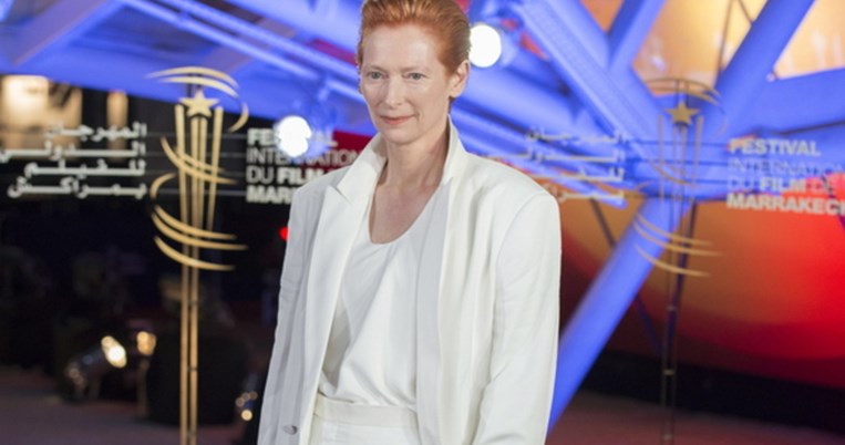 H θεϊκή Τίλντα Σουίντον πήρε τον πρωταγωνιστικό ρόλο στα τηλεοπτικά «Παράσιτα»