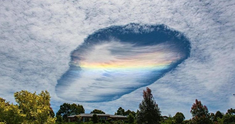 Βλέπω μία τρύπα στον ουρανό: Το Fallstreak Hole, το σπάνιο φαινόμενο που εμφανίστηκε στην Αθήνα