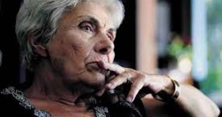 «Ένας από τους δύο πρέπει να μείνει ερωτευμένος». Κάποτε η Κική Δημουλά έδωσε τον ορισμό του έρωτα