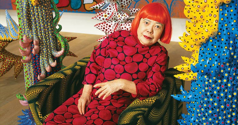 Η λαμπερή εμμονή του μυαλού της: Η Yayoi Kusama στην Tate Modern σε μια νέα έκθεση 