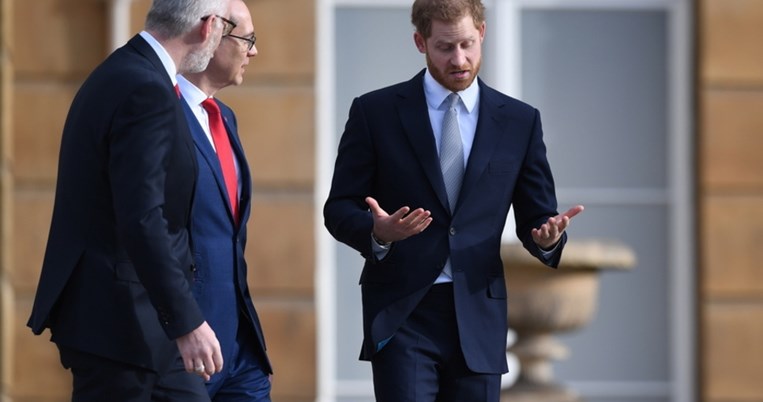 «Να με λέτε σκέτο Χάρι». Ούτε δούκας, ούτε πρίγκιπας, ο Χάρι κάνει το πρώτο βήμα στη νέα του ζωή