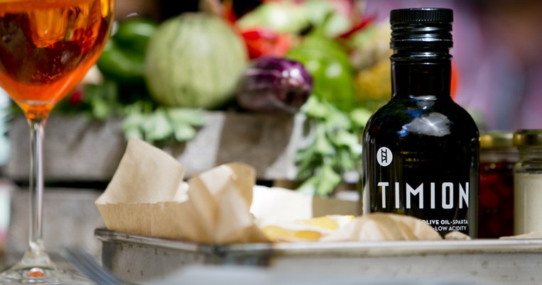 Ελαιόλαδο Timion: O κομπιουτεράς και η διαφημίστρια ξέρουν από καλό λάδι