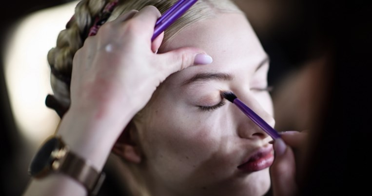 Επιμένετε να φορέστε ψεύτικες βλεφαρίδες; Κάντε το σαν επαγγελματίες -μια beauty expert συμβουλεύει 
