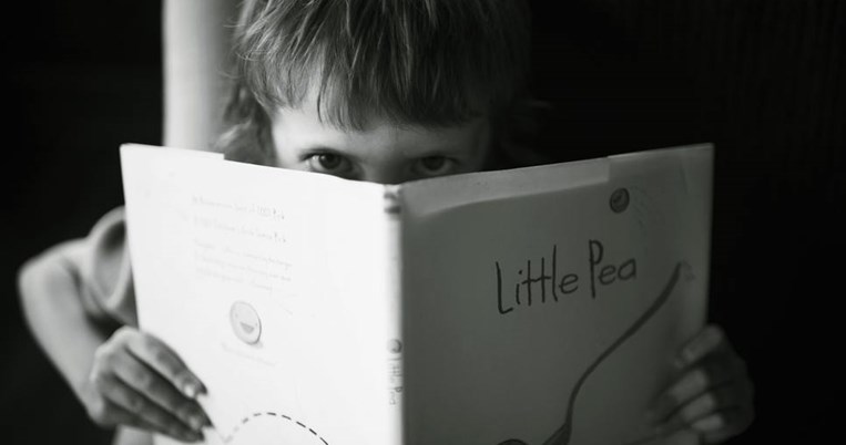 5 βιβλία που πρέπει να διαβάσουμε στα παιδιά μας για να γίνουν πιο ωραίοι τύποι και τύπισσες