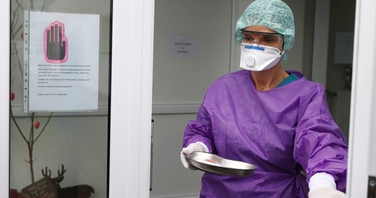 Πόσες ώρες αντέχει ο κορονοϊός στην ατμόσφαιρα και πόσες πάνω σε επιφάνειες