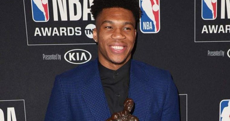 Γιάννης Αντετοκούνμπο: Δωρίζει 100.000 δολάρια στο προσωπικό του γηπέδου των Μπακς λόγω κορονοϊού