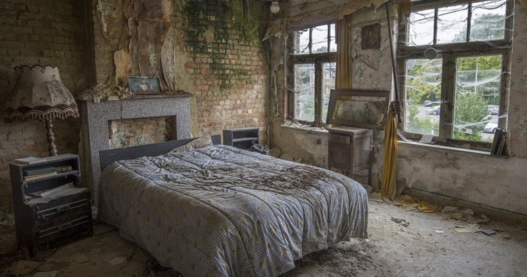 «Όποιος μπαίνει σε μολυσμένο σπίτι θα θεωρείται ύποπτος. Καταγγείλετέ τους για το καλό του συνόλου»