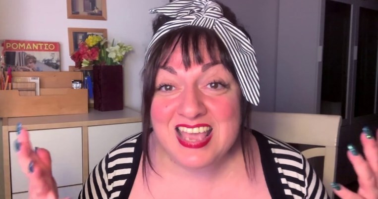 «Ένα πλατό φτιαγμένο από ποντιακή καραντίνα»: Η Σοφία Μουτίδου επί των χιουμοριστικών επάλξεων 