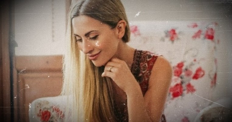 H Bίκυ Βολιώτη απαντά στην «κολλητή» της Σμαράγδα Καρύδη με μία φωτογραφία από την εφηβεία της