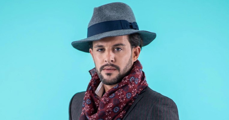 Ποιος είναι ο δημοσιογράφος-μαϊμού που απείλησε την υπάλληλο φαρμακείου και έγινε viral