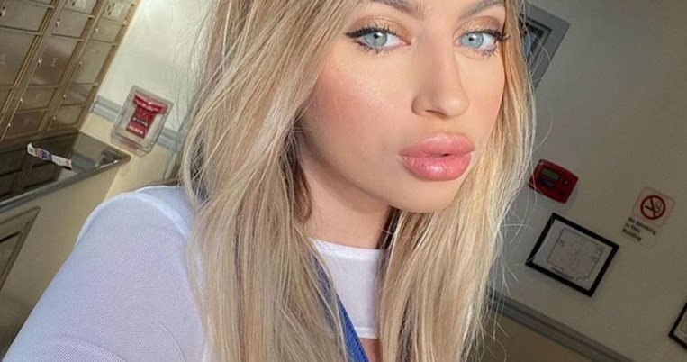 Διψασμένη για προσοχή influencer έγλειψε τουαλέτα αεροπλάνου για να γίνει viral