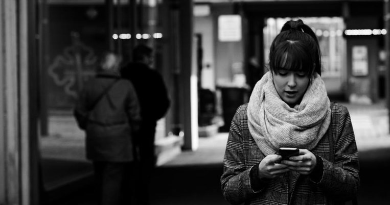 Κατ’ αρχήν σημαίνει στα βασικά σημεία, ενώ κατ’ αρχάς σημαίνει αρχικά -Μιλάμε & γράφουμε σωστά