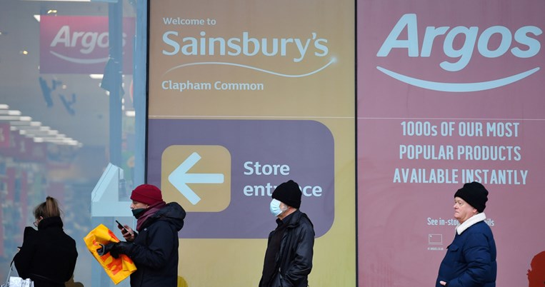 «Στην Αγγλία οι άνθρωποι δεν φοβούνται μην αρρωστήσουν, φοβούνται μήπως τους τελειώσουν οι μπίρες»