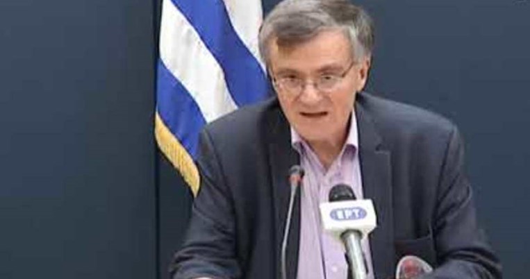 «Είναι μανάδες και πατεράδες μας»: Όταν ο Σωτήρης Τσιόδρας λύγισε στη συνέντευξη τύπου