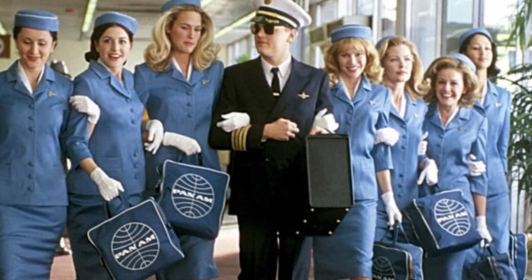 Tαξίδευε με ψεύτικα έγγραφα, έκλεβε τεράστια ποσά με πλαστές επιταγές, τον υποδύθηκε ο ΝτιΚάπριο